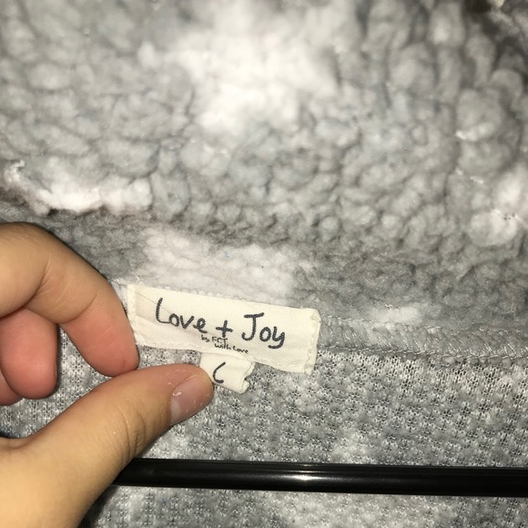 Star Sweater - Picture 4 of 4